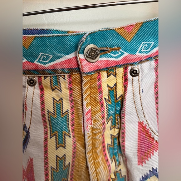 SOLD Vintage Western Shorts - Picture 5 of 6